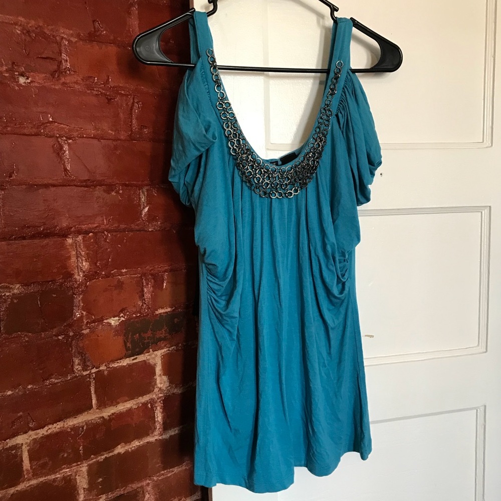 Chain neckline blouse / Detail Top